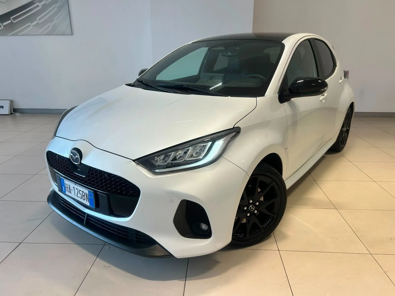 Foto Mazda2 1.5 VVT e-CVT Full Hybrid Electric Homura Plus