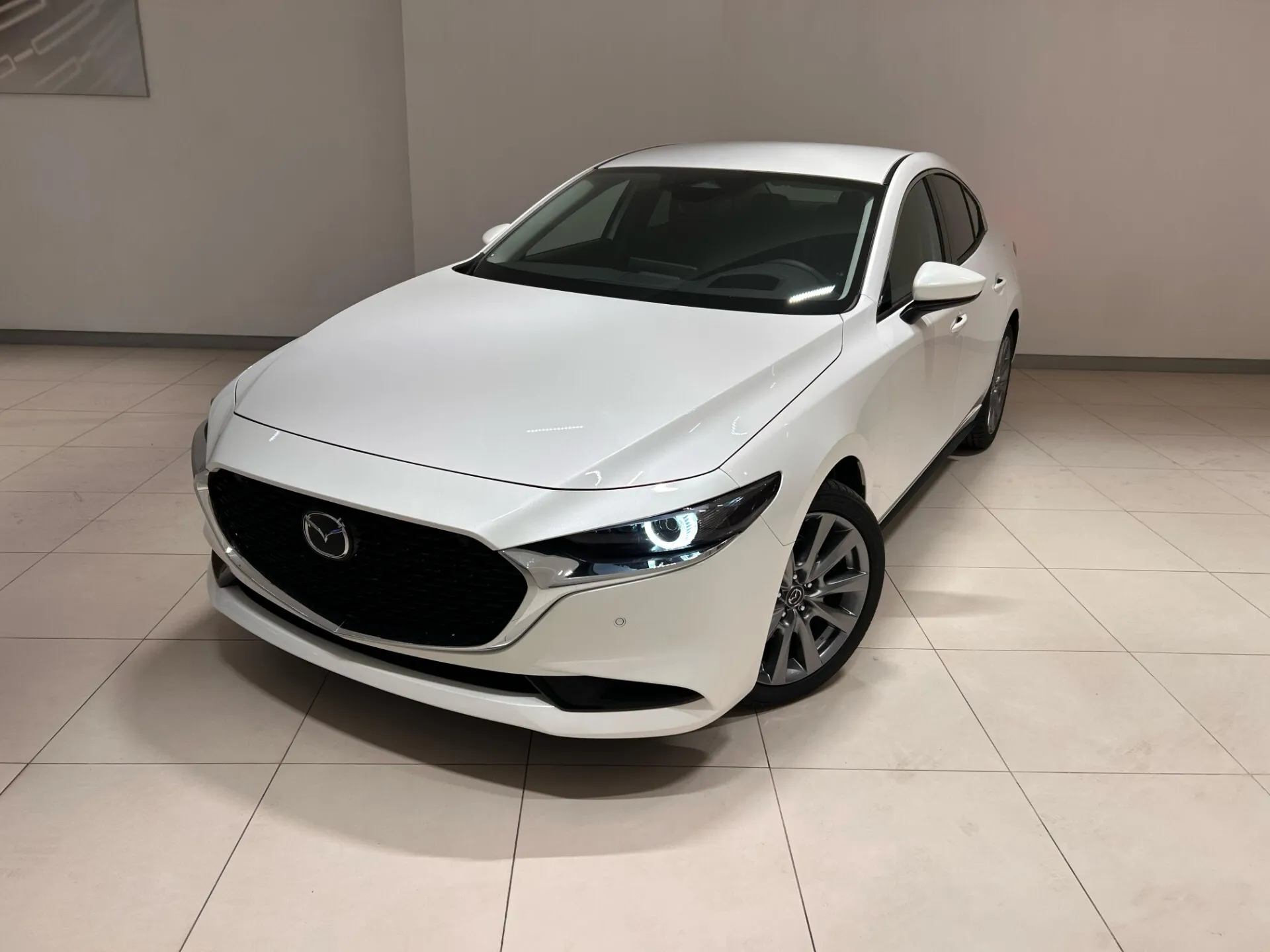 Foto Mazda 3 2.5L eSkyactiv-G M-Hybrid 4p. Sedan Centre Line